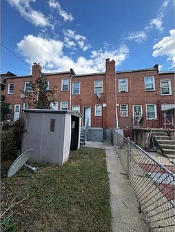 300 Denison St - Photo 6 of 12