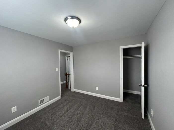 700 Bethnal Rd - Photo 5 of 10