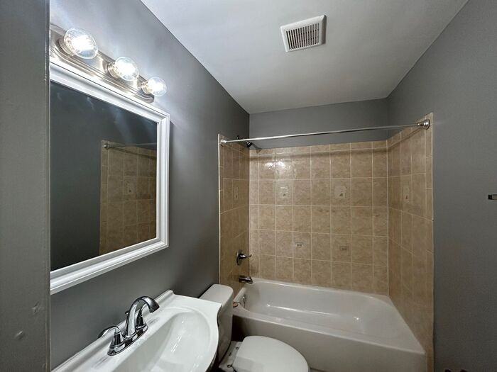 700 Bethnal Rd - Photo 6 of 10