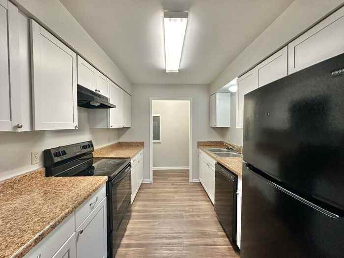 4222 Southpark Dr - Photo 5 of 16