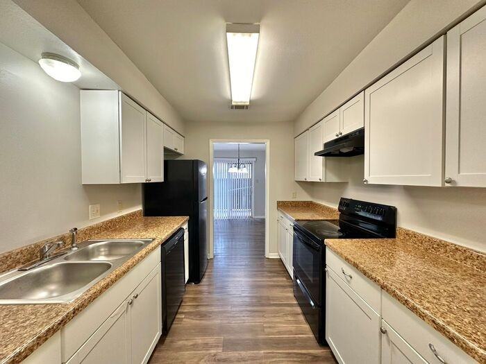 4222 Southpark Dr - Photo 6 of 16