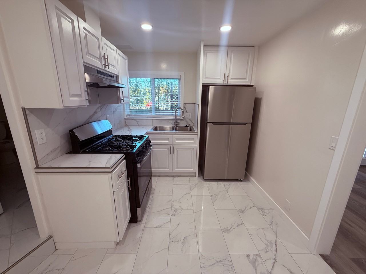 323 S Francisca Ave #C