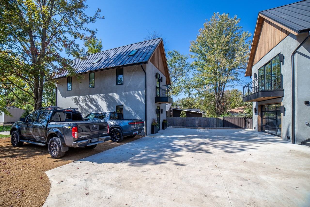 905 NW B St - Photo 6 of 10