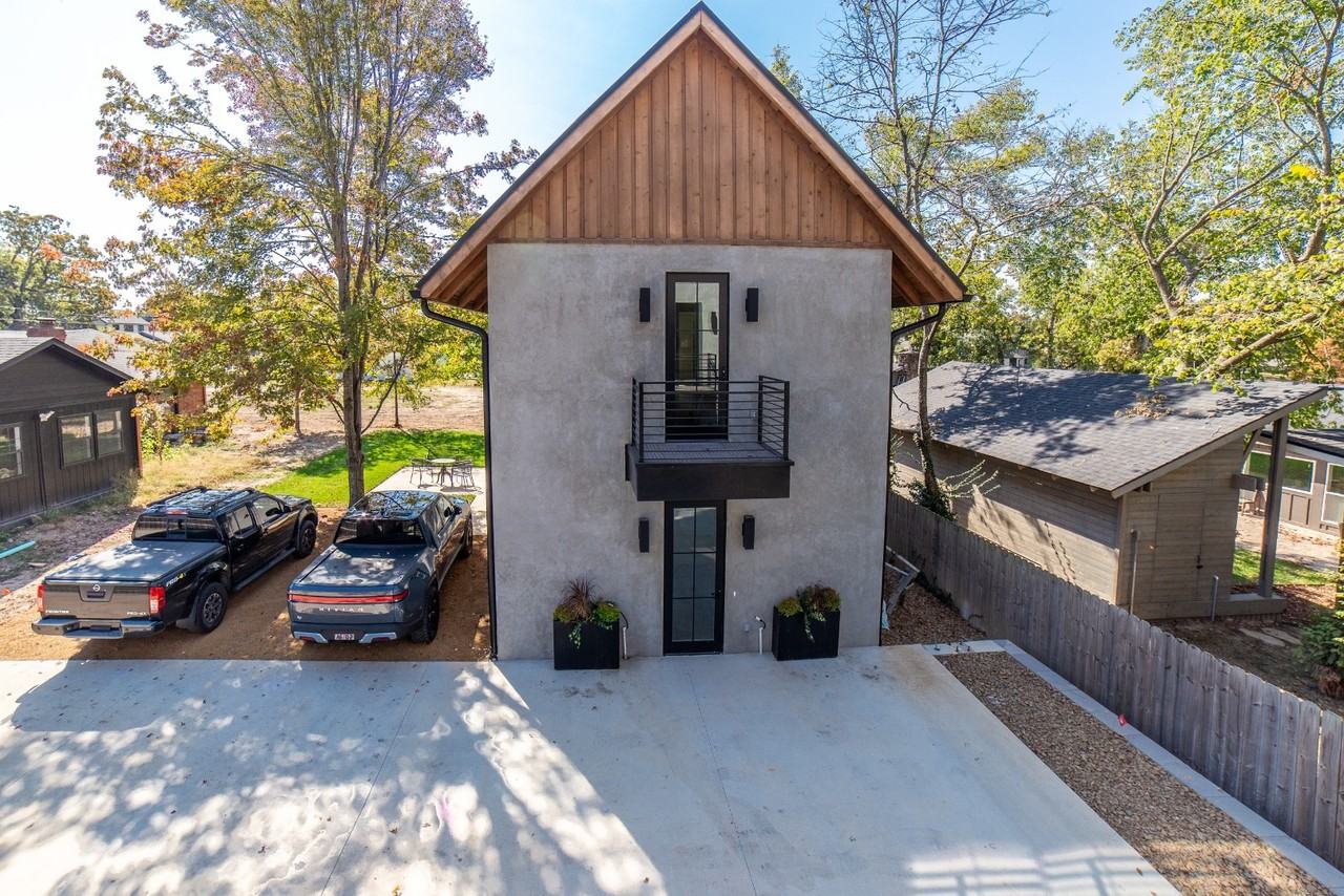 905 NW B St - Photo 7 of 10