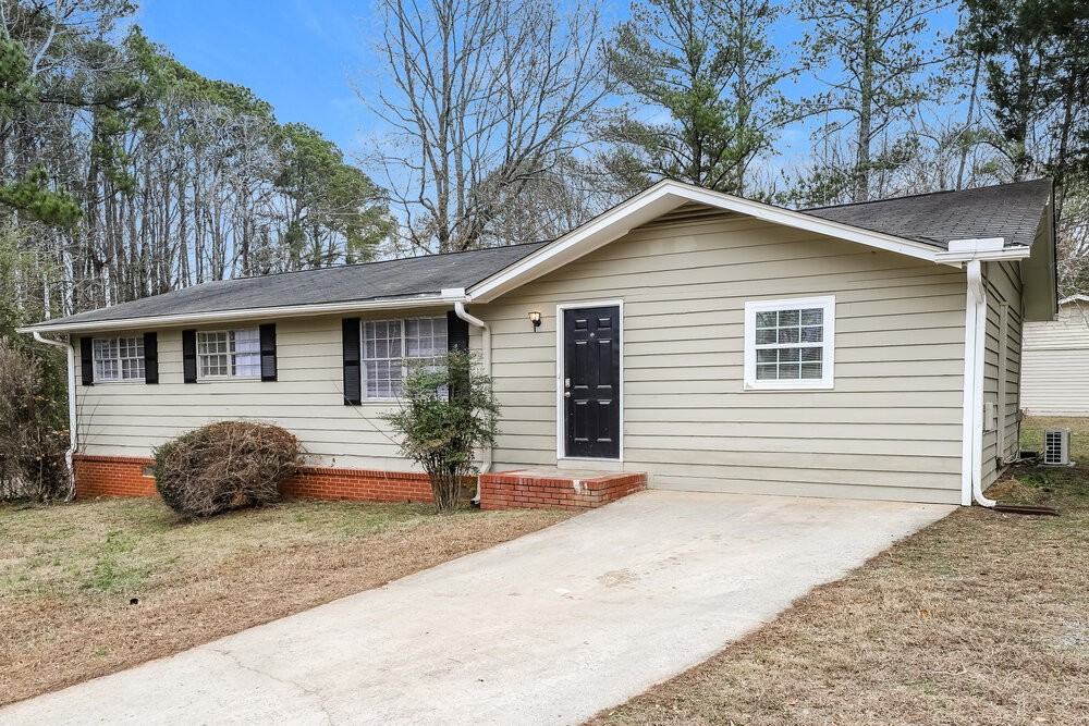 4230 Senoa Dr Nw - Photo 3 of 16