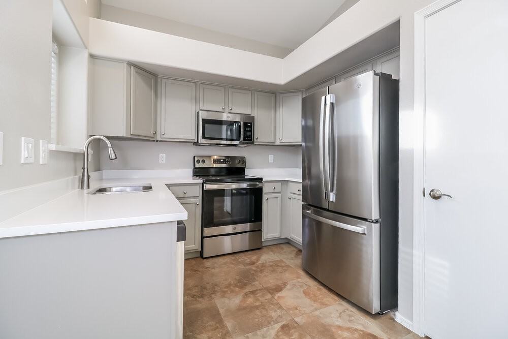 12913 W Sheridan St - Photo 7 of 16