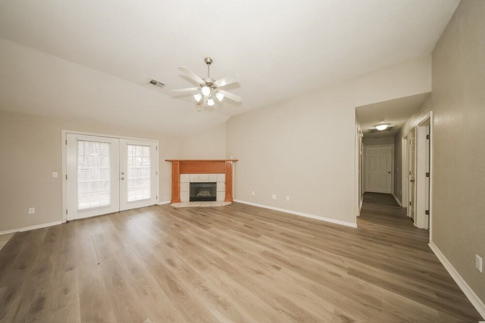 1604 Hazelwood Dr - Photo 3 of 16