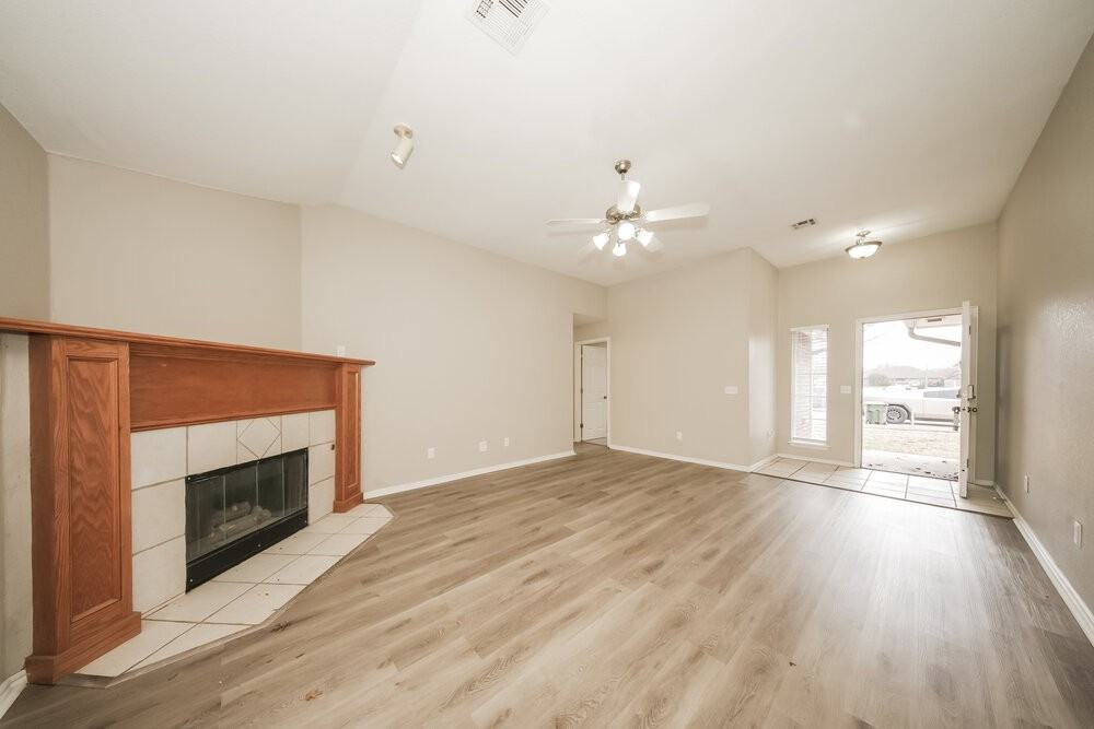 1604 Hazelwood Dr - Photo 4 of 16