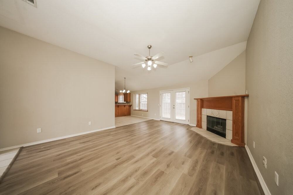 1604 Hazelwood Dr - Photo 5 of 16