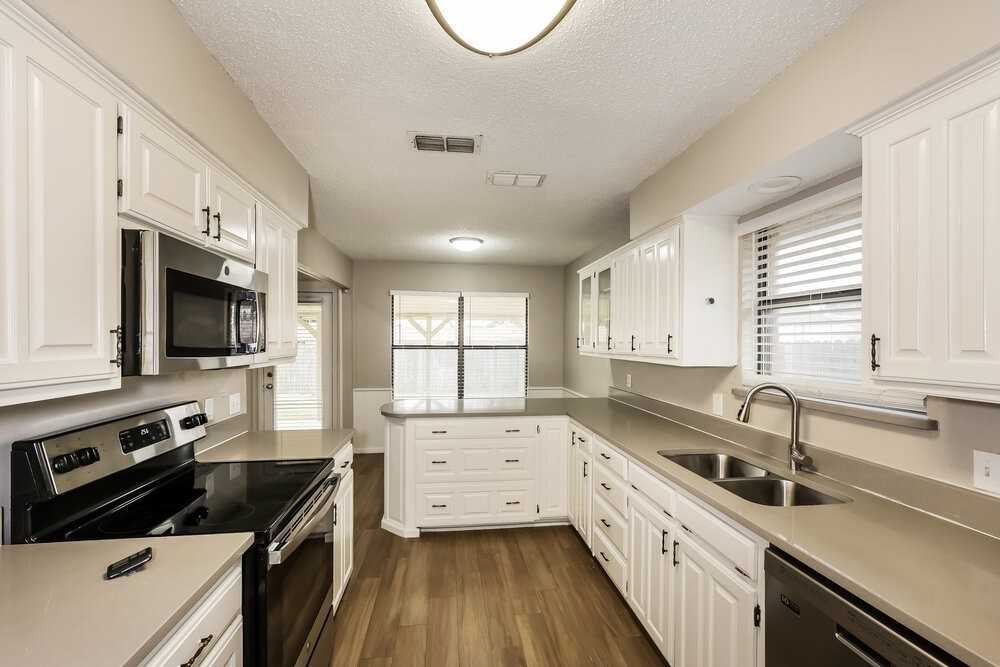 2016 Chantilly Ct - Photo 6 of 16