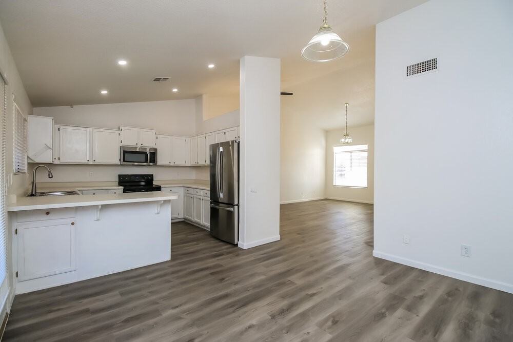 1350 W Gary Dr - Photo 7 of 16