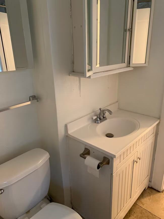 909 W First St - Photo 6 of 13