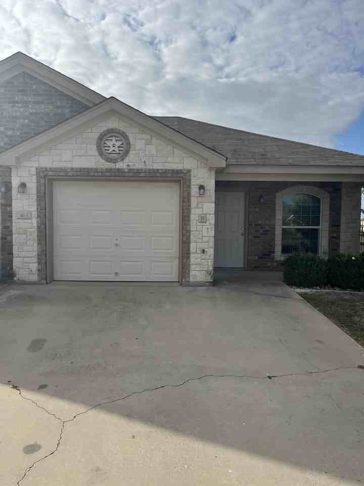 413 Study Hall Loop #B - Photo 2 of 32