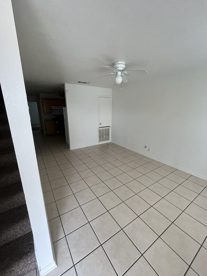 3807 Y S Pak Ct #D - Photo 2 of 9