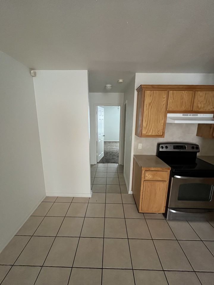 3807 Y S Pak Ct #D - Photo 5 of 9