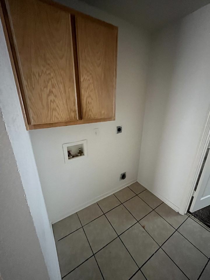 3807 Y S Pak Ct #D - Photo 6 of 9