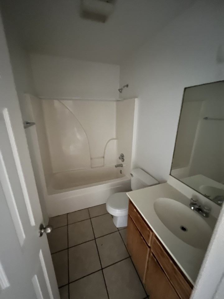 3807 Y S Pak Ct #D - Photo 7 of 9