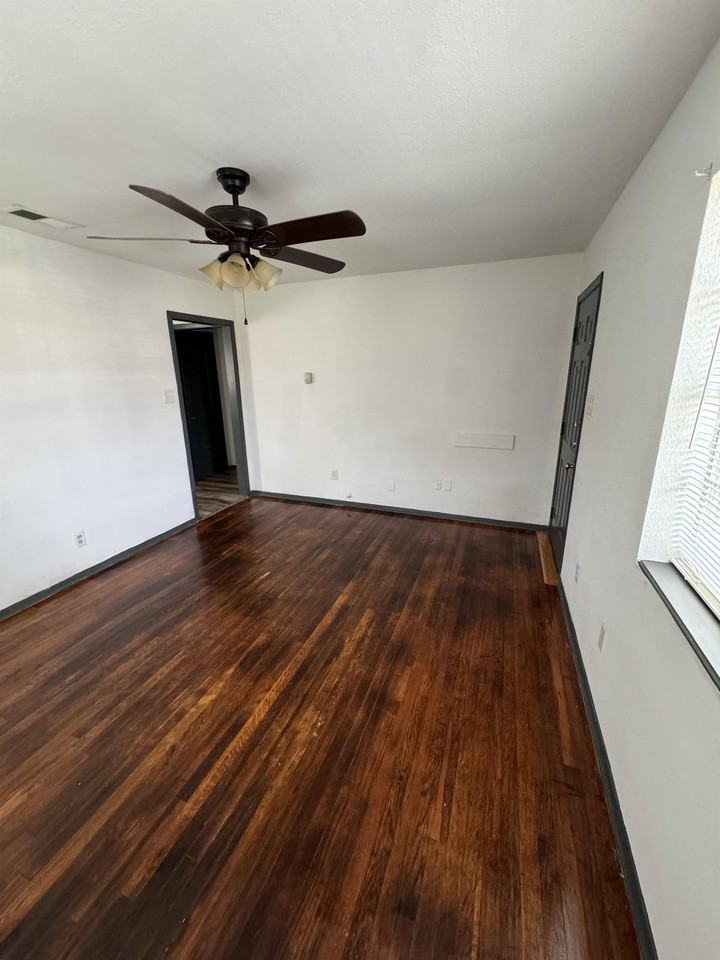 1806 Mulford St #1 - Photo 5 of 22