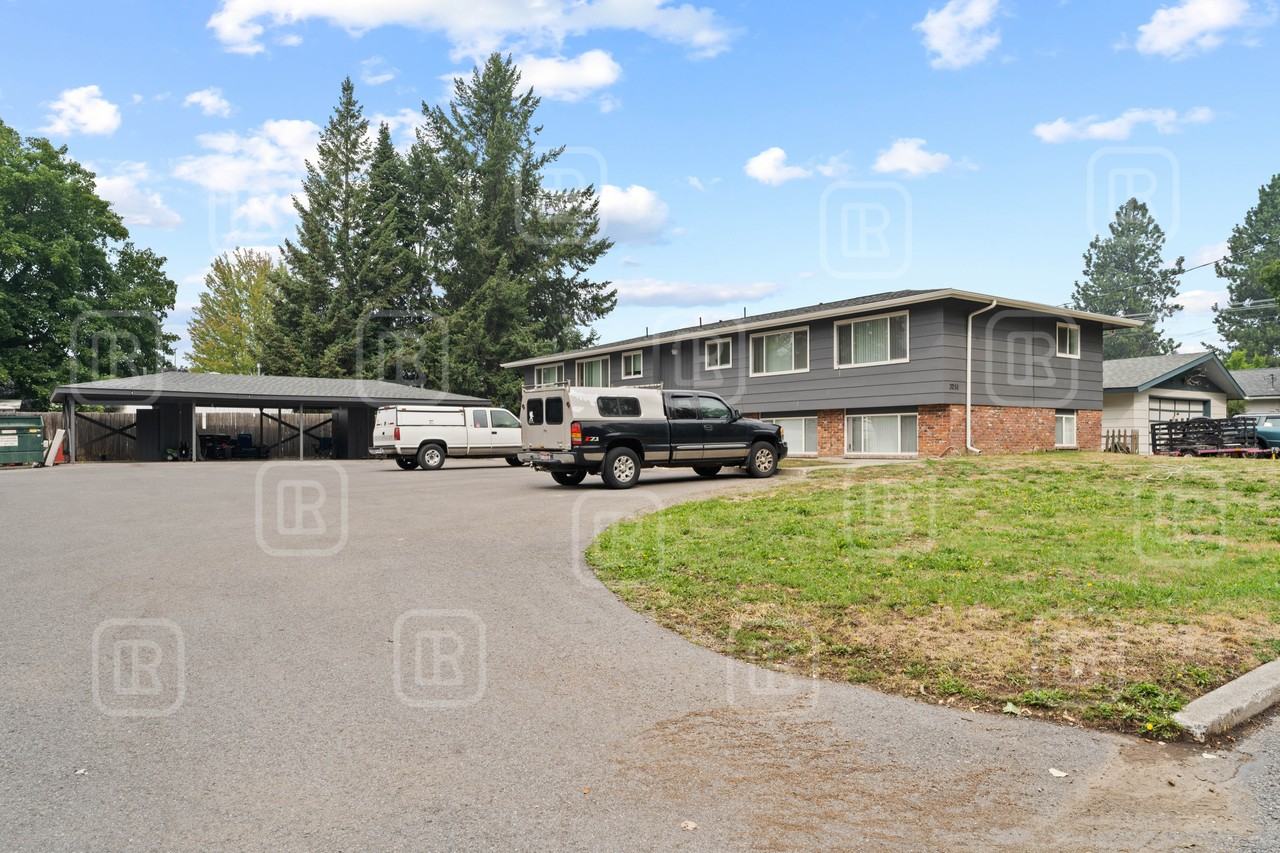 3223 N 7th St #4 - Photo 4 of 15