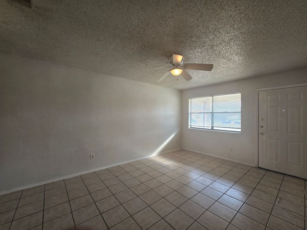 1105 Charisse St #B - Photo 5 of 18