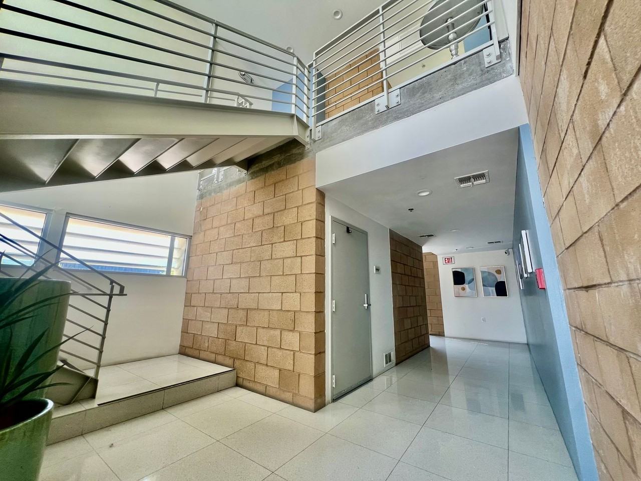 803 N Palm Canyon Dr #07 - Photo 4 of 28