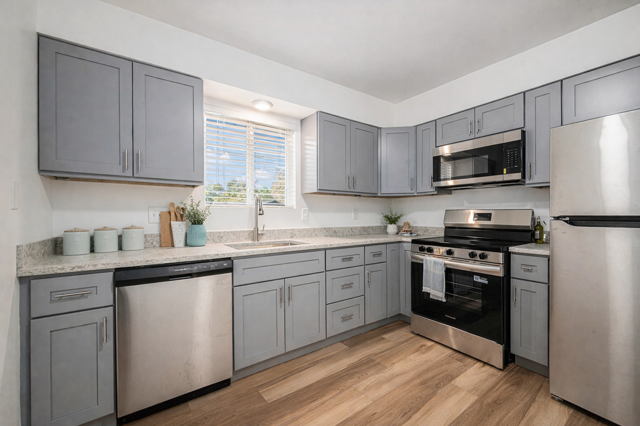 Royal Court Apartments - Photo 5 of 30