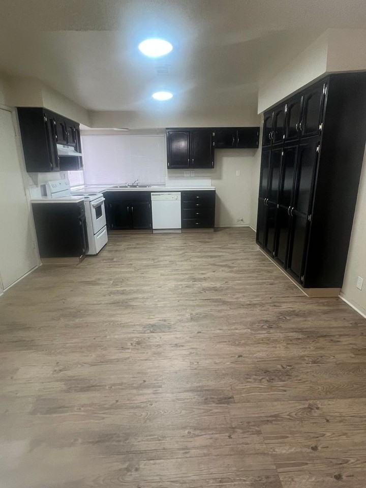 1040 E Donna Dr - Photo 2 of 21