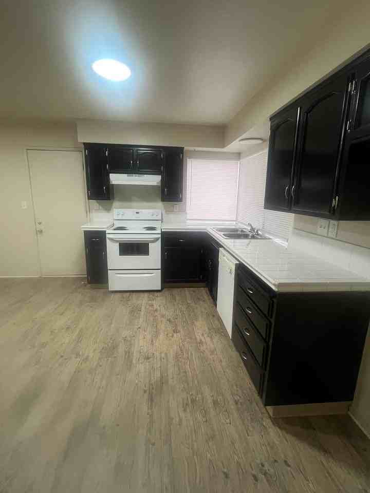 1040 E Donna Dr - Photo 4 of 21