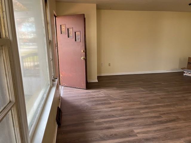 927 Cutler St #927 - Photo 4 of 6