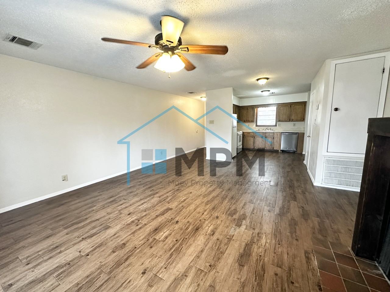 303 Woodlawn Dr #B - Photo 2 of 8