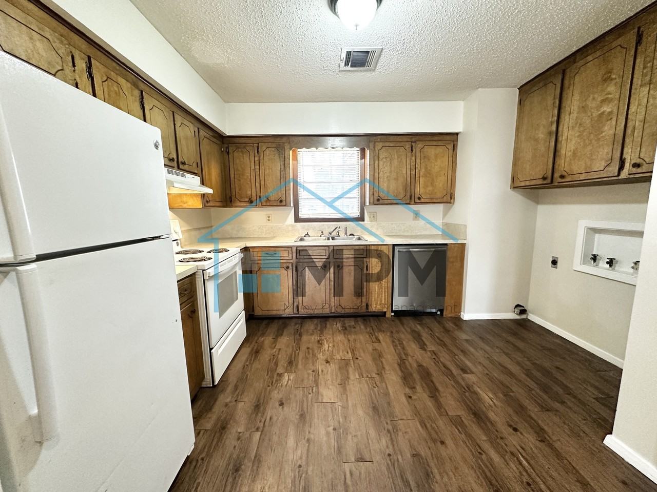 303 Woodlawn Dr #B - Photo 3 of 8