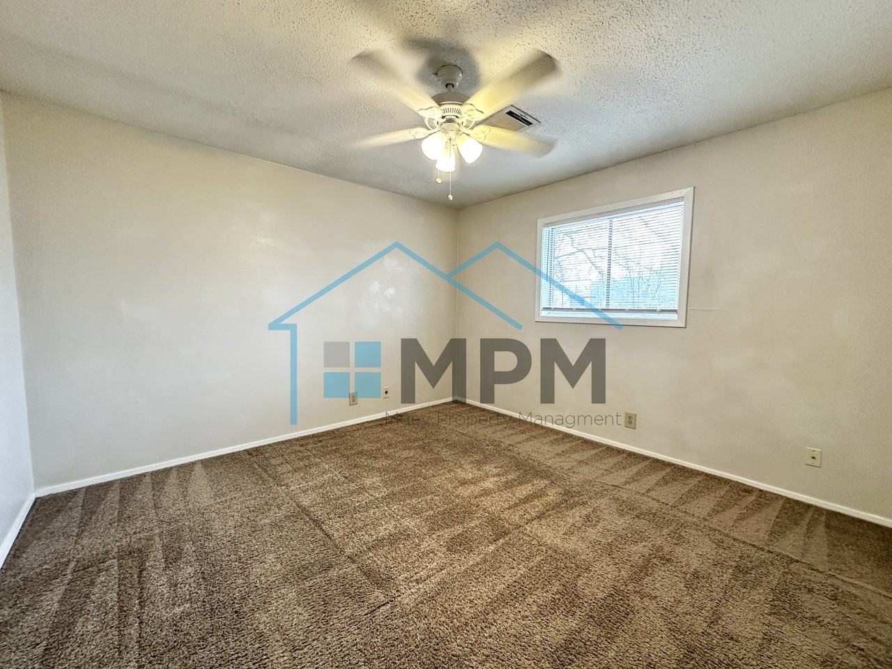 303 Woodlawn Dr #B - Photo 4 of 8