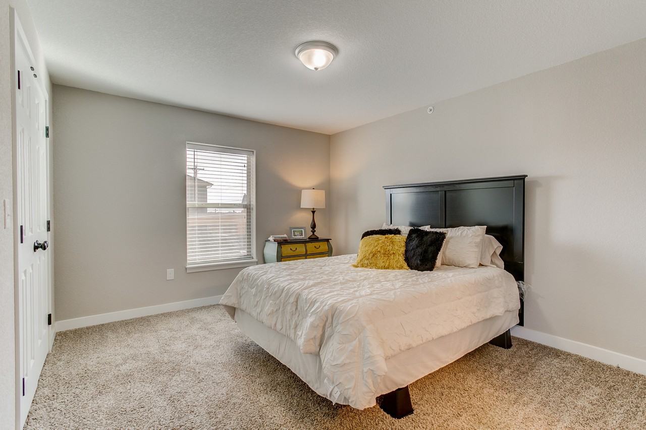 2731 E San Miguel St #202 - Photo 4 of 7