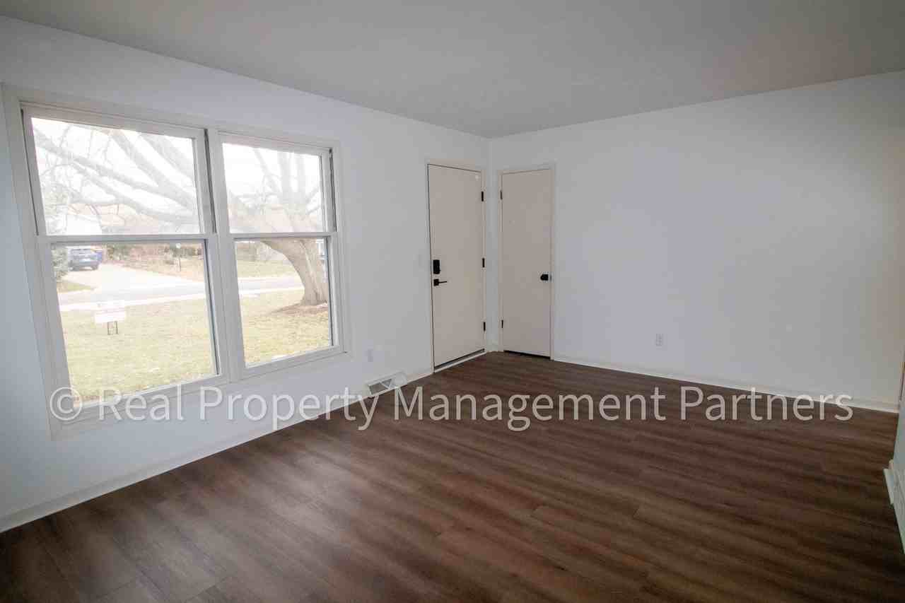 1849 Covington Dr Se - Photo 3 of 41