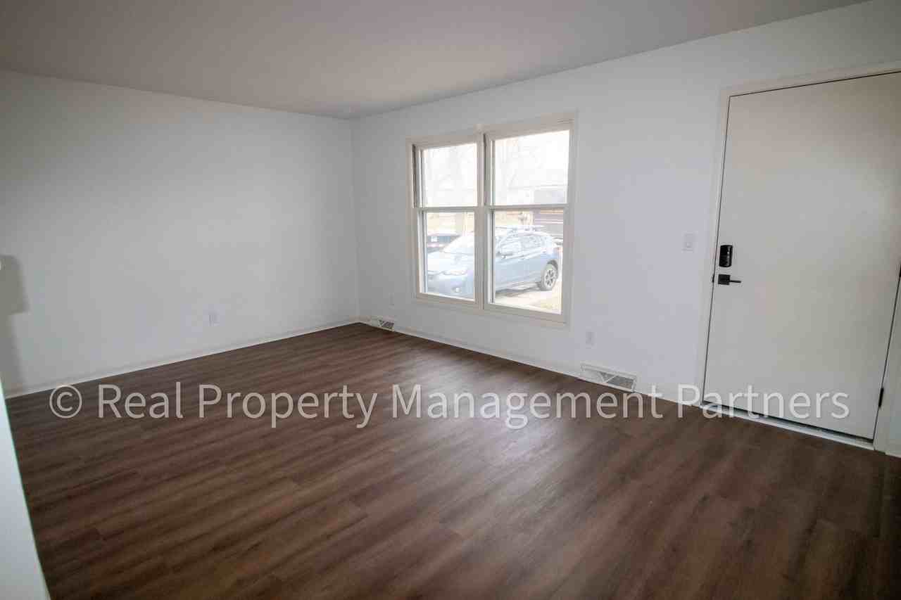 1849 Covington Dr Se - Photo 4 of 41