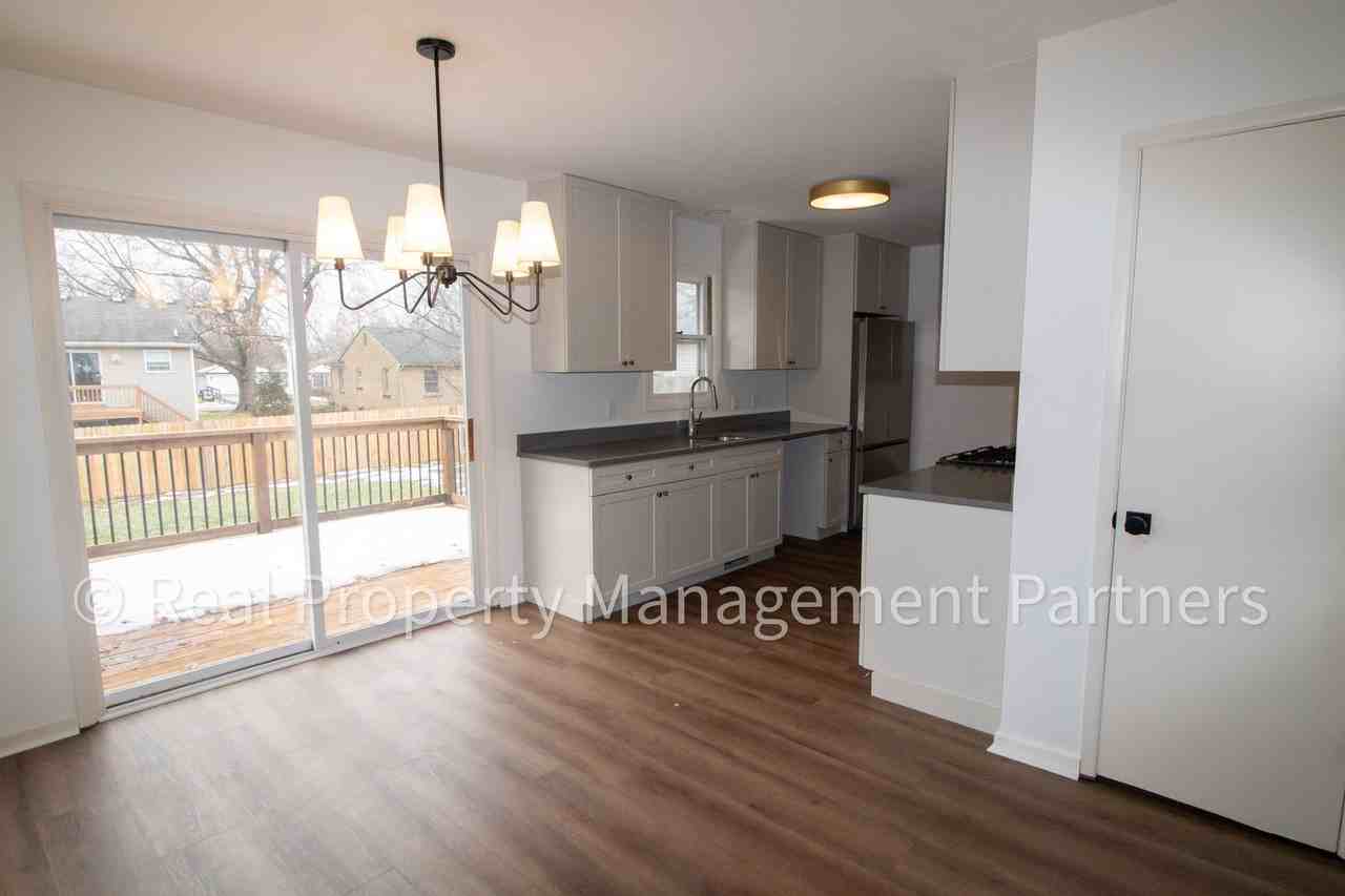 1849 Covington Dr Se - Photo 5 of 41