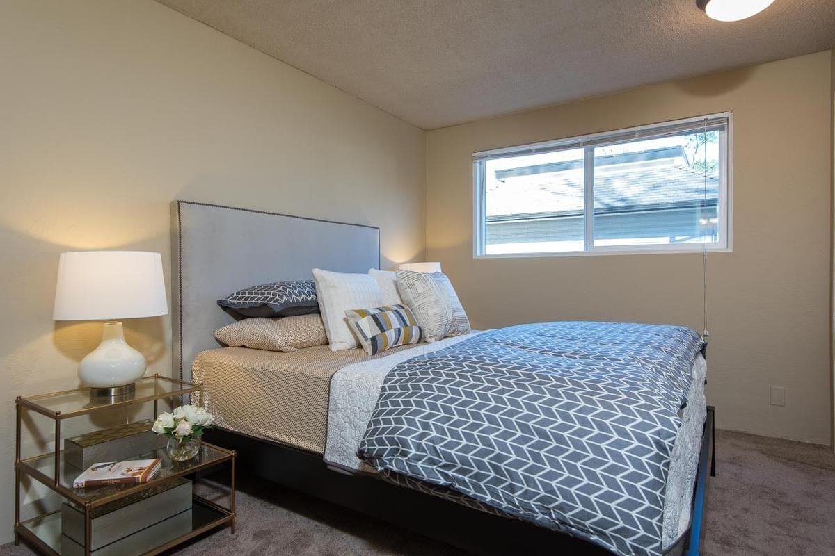 2555 Willakenzie Rd - Photo 7 of 12