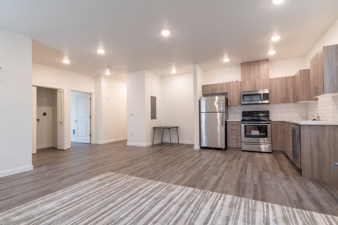 2630 NE Dekum St - Photo 2 of 32