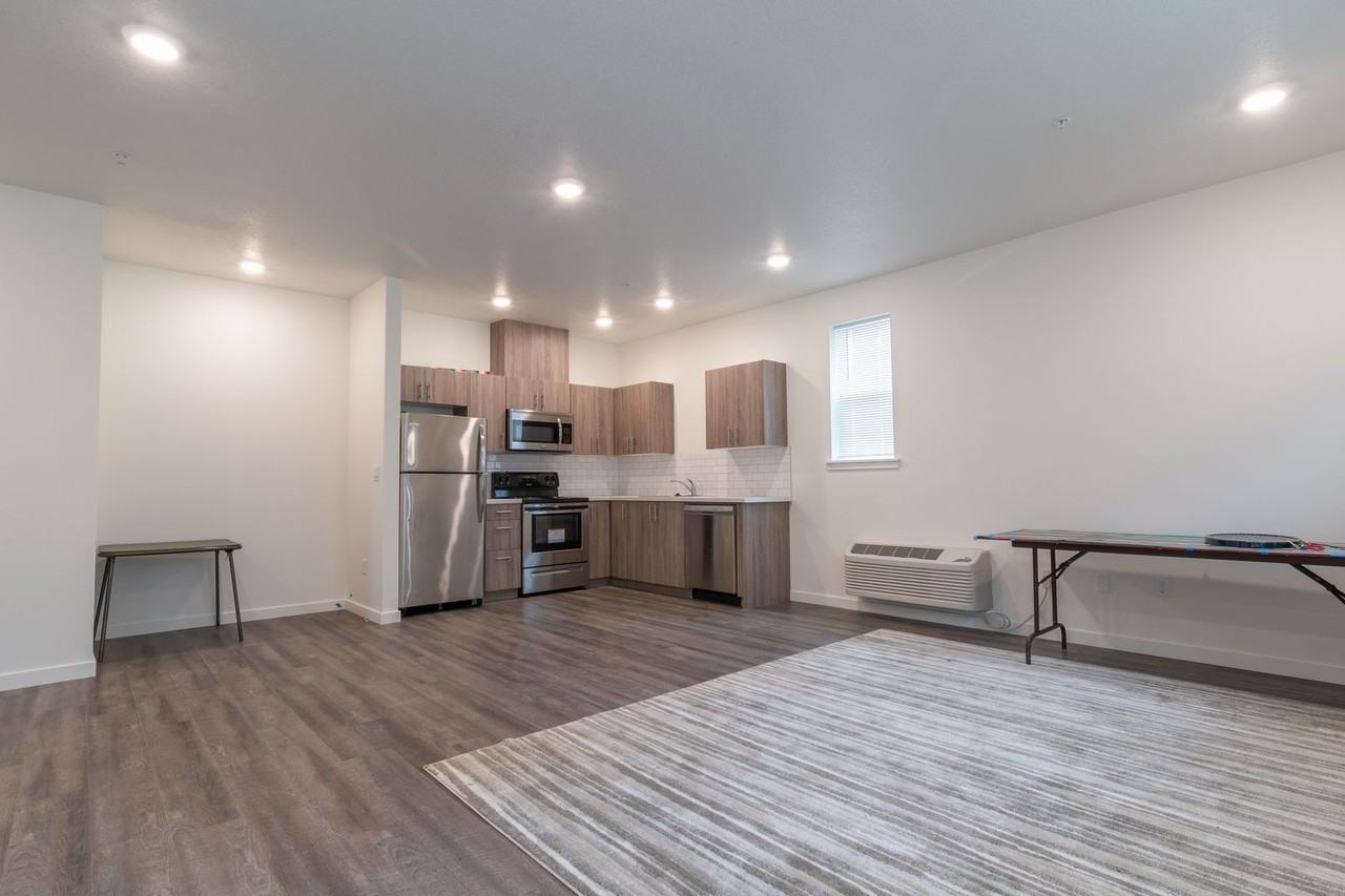 2630 NE Dekum St - Photo 3 of 32