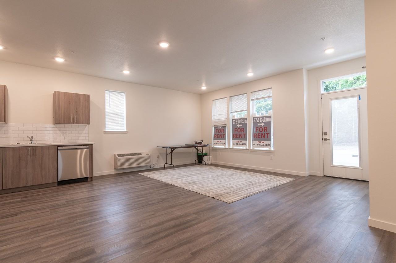 2630 NE Dekum St - Photo 4 of 32