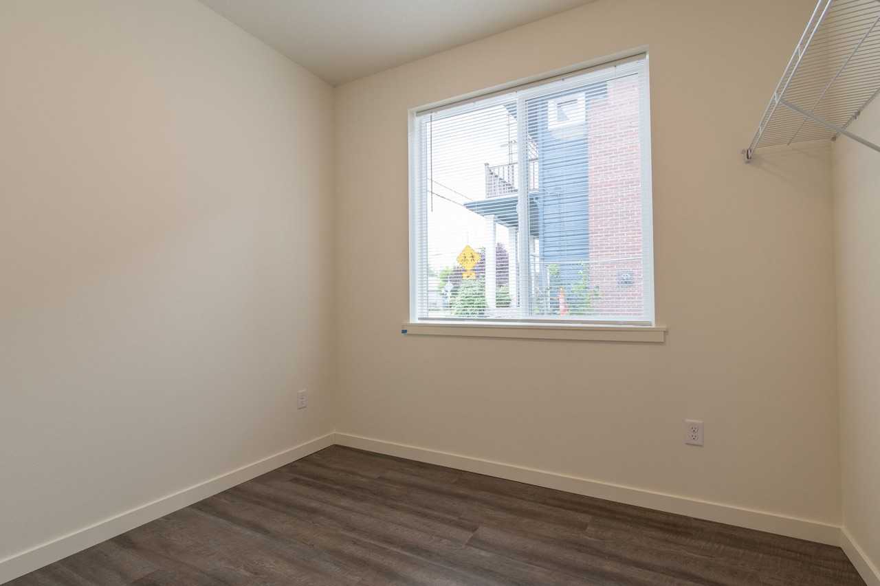 2630 NE Dekum St - Photo 6 of 32