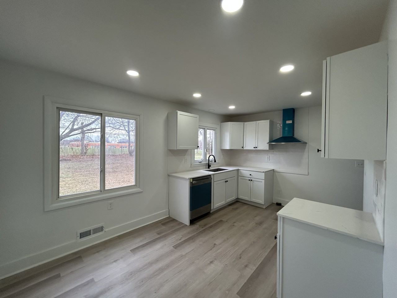 254 W Craig Hill Dr #1 - Photo 2 of 10