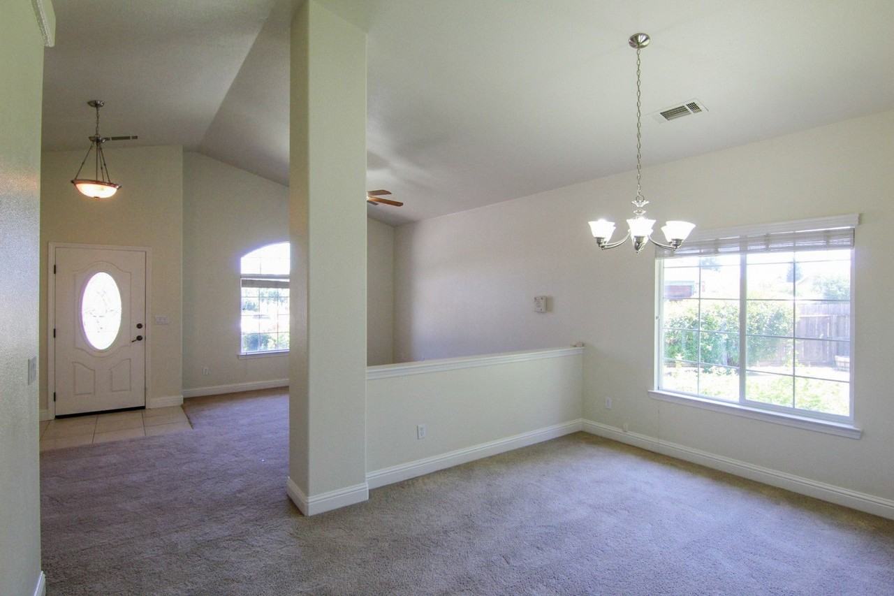 4561 Quinton Dr - Photo 6 of 34