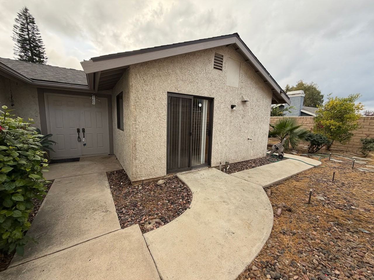 2469 Pinewood Pl - Photo 2 of 23