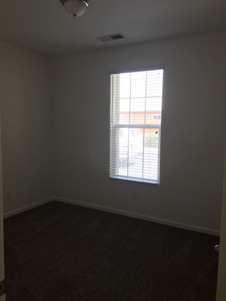 3841 W Payson Ave - Photo 6 of 10