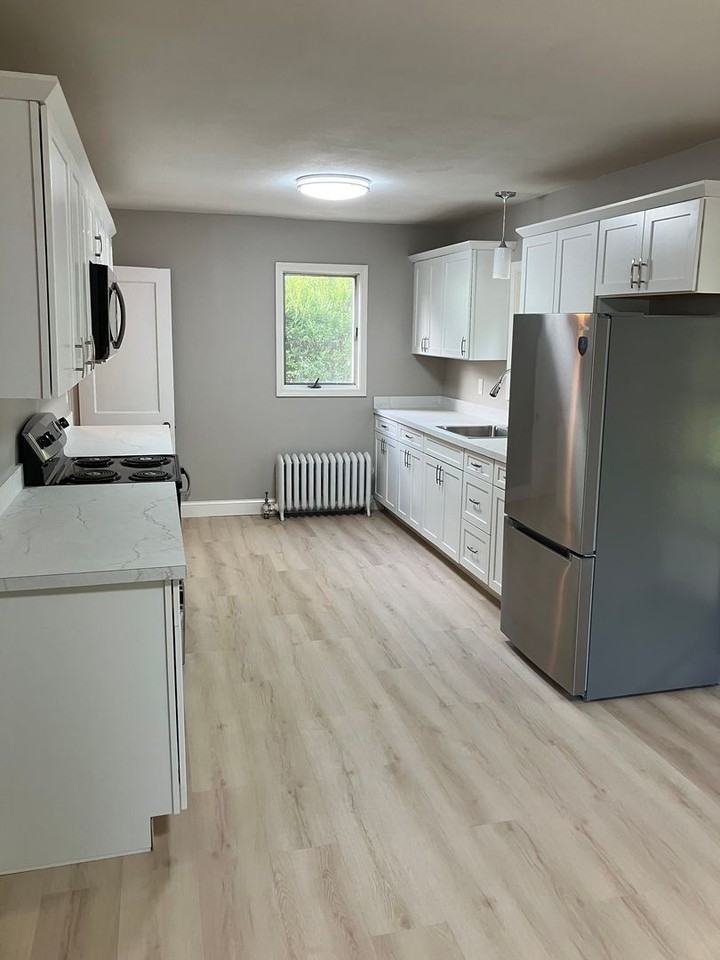 114 Ferris Ave - Photo 4 of 16