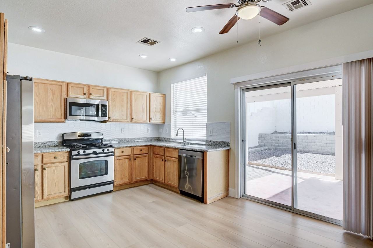 3377 Commendation Dr - Photo 7 of 26