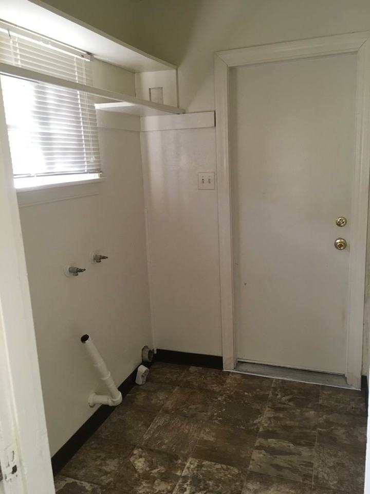 1856 Willis St - Photo 2 of 9