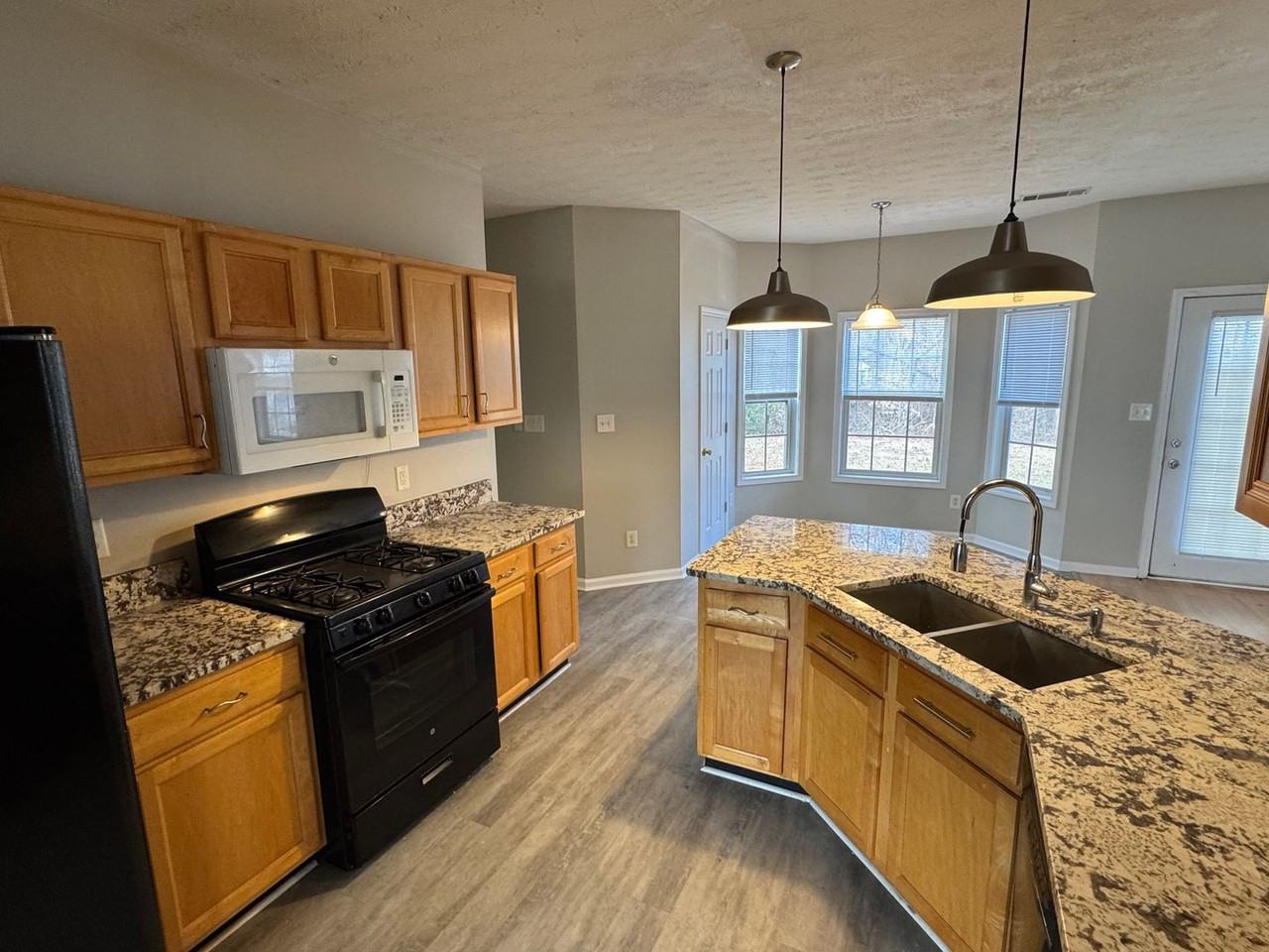 2430 Cordillo Dr - Photo 5 of 33