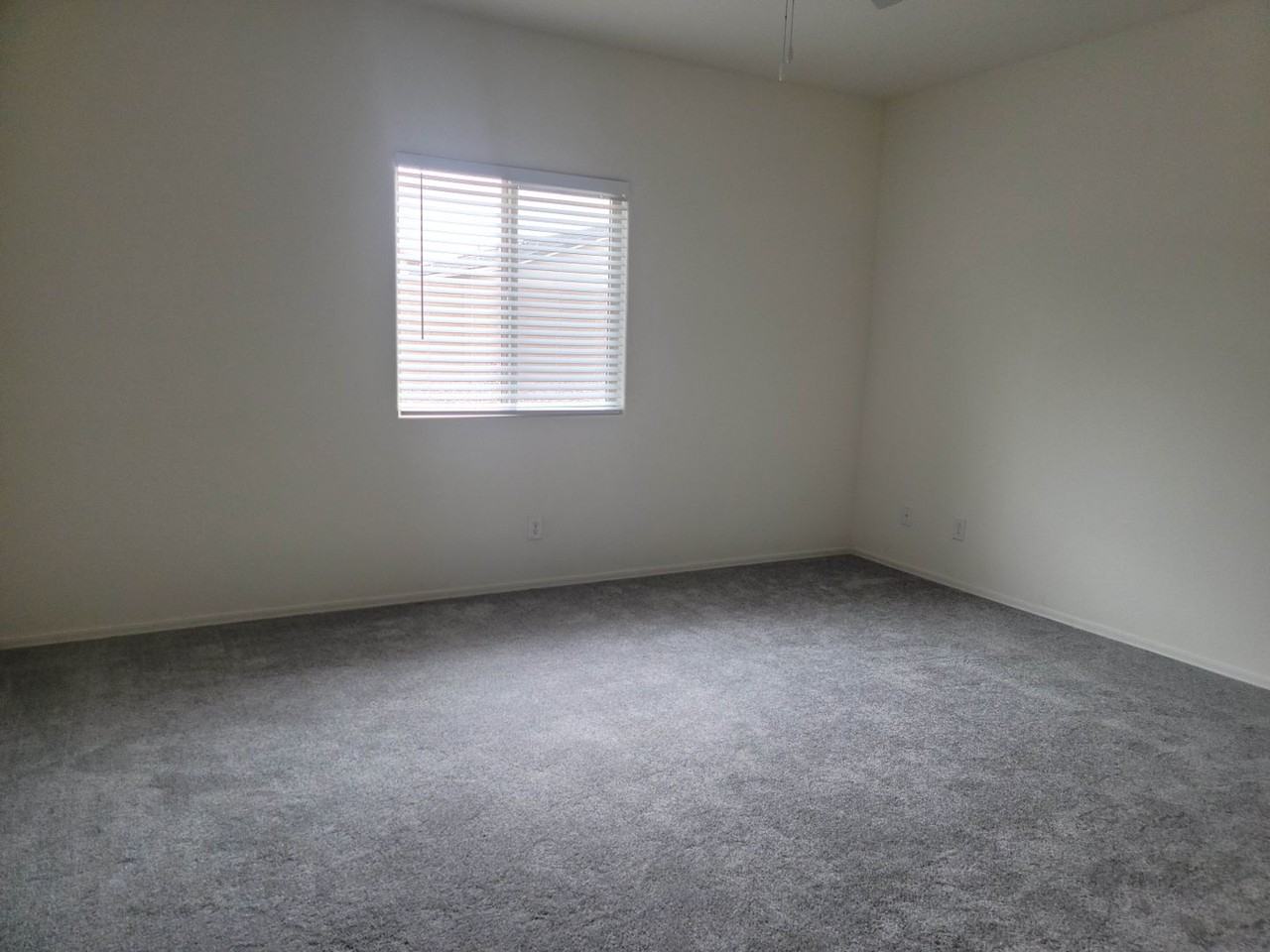 3009 N Majestic Ct - Photo 4 of 10